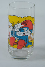 Load image into Gallery viewer, Vintage 1983 Smurfs Glasses (Set of 2) – Papa Smurf &amp; Party Scene – Wallace Berrie
