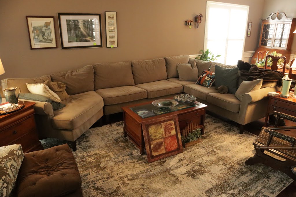 Large Haverty’s Beige Upholstered Sectional Sofa