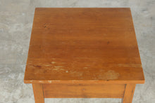 Load image into Gallery viewer, Vintage Solid Wood End Table Square Side Table Primitive Farmhouse Accent Table
