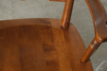 Load image into Gallery viewer, Tell City Solid Maple Dining Table and 6 Chair Set with Leaf
