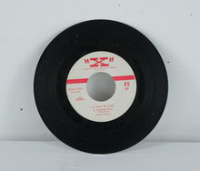 Load image into Gallery viewer, Backgrounds of Jazz: The Jug Bands – Dixieland Jug Blowers (Vault Originals EVAA-3009, 45 RPM EP)
