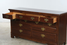 Load image into Gallery viewer, Thomasville Winston Court 7-Drawer Dresser with Optional Mirror
