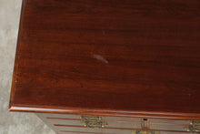 Load image into Gallery viewer, Thomasville Winston Court 7-Drawer Dresser with Optional Mirror
