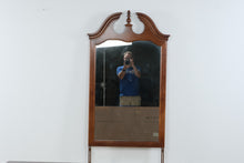 Load image into Gallery viewer, Thomasville Winston Court 7-Drawer Dresser with Optional Mirror
