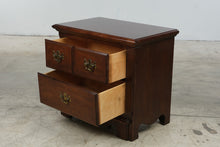 Load image into Gallery viewer, Thomasville Winston Court 2-Drawer Nightstand
