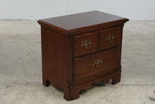 Load image into Gallery viewer, Thomasville Winston Court 2-Drawer Nightstand
