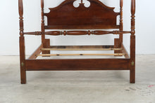 Load image into Gallery viewer, Thomasville Winston Court Queen Poster Bed
