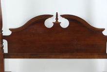 Load image into Gallery viewer, Thomasville Winston Court Queen Poster Bed
