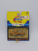 Load image into Gallery viewer, Athearn HO Scale Union Pacific Ford F-850 Boom Truck #96811 – NIB

