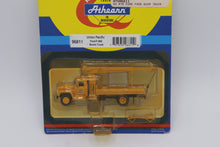 Load image into Gallery viewer, Athearn HO Scale Union Pacific Ford F-850 Boom Truck #96811 – NIB
