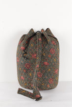 Load image into Gallery viewer, Vera Bradley 3-Piece Luggage Set - Duffle, Hang-Up, Knap Sack
