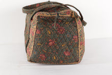 Load image into Gallery viewer, Vera Bradley duffel bag
