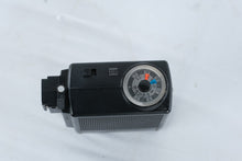 Load image into Gallery viewer, Vivitar Auto 252 Vintage Electronic Camera Flash Hot Shoe Thyristor 1970s
