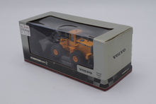 Load image into Gallery viewer, Motorart Volvo L160E Wheel Loader 1:87 Diecast Model (13040)
