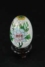 Load image into Gallery viewer, Peony &amp; Plum Blossom Cloisonné Display Egg on Stand – White Cloud Motif
