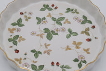 Load image into Gallery viewer, Wedgwood Wild Strawberry Round Fluted Tart / Quiche Dish – England, Oven to Table
