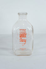 Load image into Gallery viewer, Vintage Amboy Dairy Syracuse NY Half Gallon Milk Bottles with Wire Carrier Set of 6
