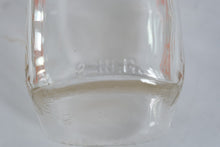 Load image into Gallery viewer, Vintage Amboy Dairy Syracuse NY Half Gallon Milk Bottles with Wire Carrier Set of 6
