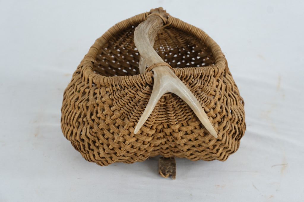 Handwoven Appalachian White Oak Basket with Deer Antler Handle – Rustic Cabin Decor