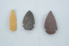 Load image into Gallery viewer, Set of 3 Knapped Stone Arrowheads – Flint &amp; Chert Style Points for Display/Collection
