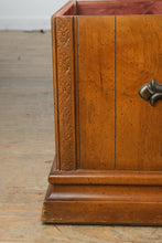 Load image into Gallery viewer, 1973 Lane Cedar Hope Chest with Tray – Style 2442-88
