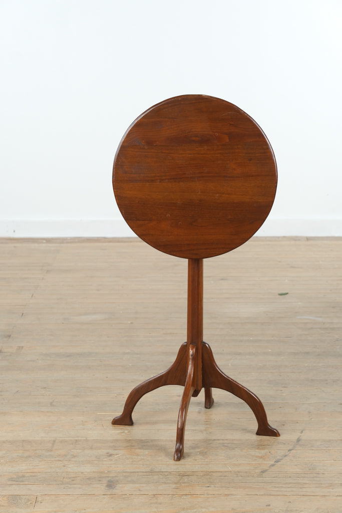 Antique-Style Pedestal Tilt-Top Side Table – Solid Wood Accent Table