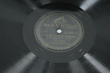 Load image into Gallery viewer, Perry Como – A Sentimental Date with Perry 78 RPM 4-Record Album Set (RCA Victor Musical Smart Set, 1940s)
