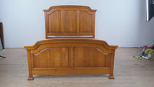 Load and play video in Gallery viewer, Sumter Furniture Solid Oak Queen Bed Frame with Arched Design
