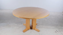 Load and play video in Gallery viewer, Solid Oak 54 Inch Round Pedestal Dining Table
