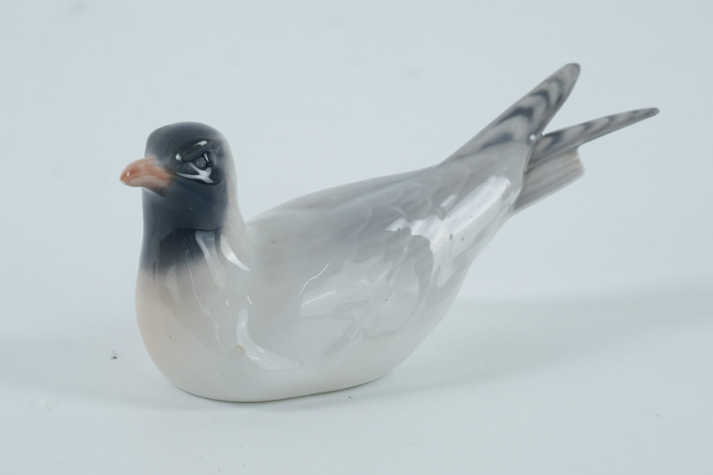 Royal Copenhagen Porcelain Seagull Figurine #1448 – Hand-Painted Denmark