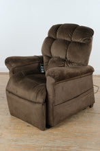 Load image into Gallery viewer, Golden Technologies Power Lift Recliner Chair
