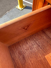 Load image into Gallery viewer, Sumter Furniture Dresser with Removable Mirror Top
