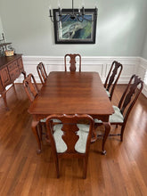Load image into Gallery viewer, Calhoun Queen Anne Dining Set by Sumter Furniture - 6 Chairs / 2 Leaves
