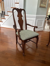 Load image into Gallery viewer, Calhoun Queen Anne Dining Set by Sumter Furniture - 6 Chairs / 2 Leaves
