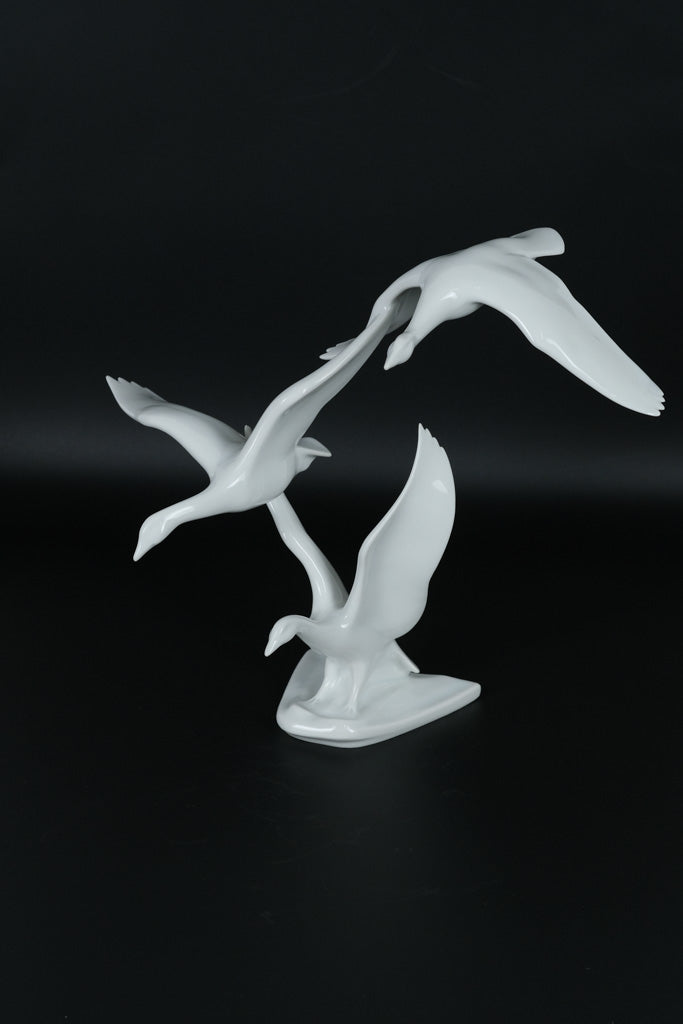 Mid-Century Modern Flying Geese Sculpture by Kaiser #390 – West German Porcelain