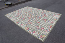 Load image into Gallery viewer, Flower Rug - 95&quot; x 130&quot;
